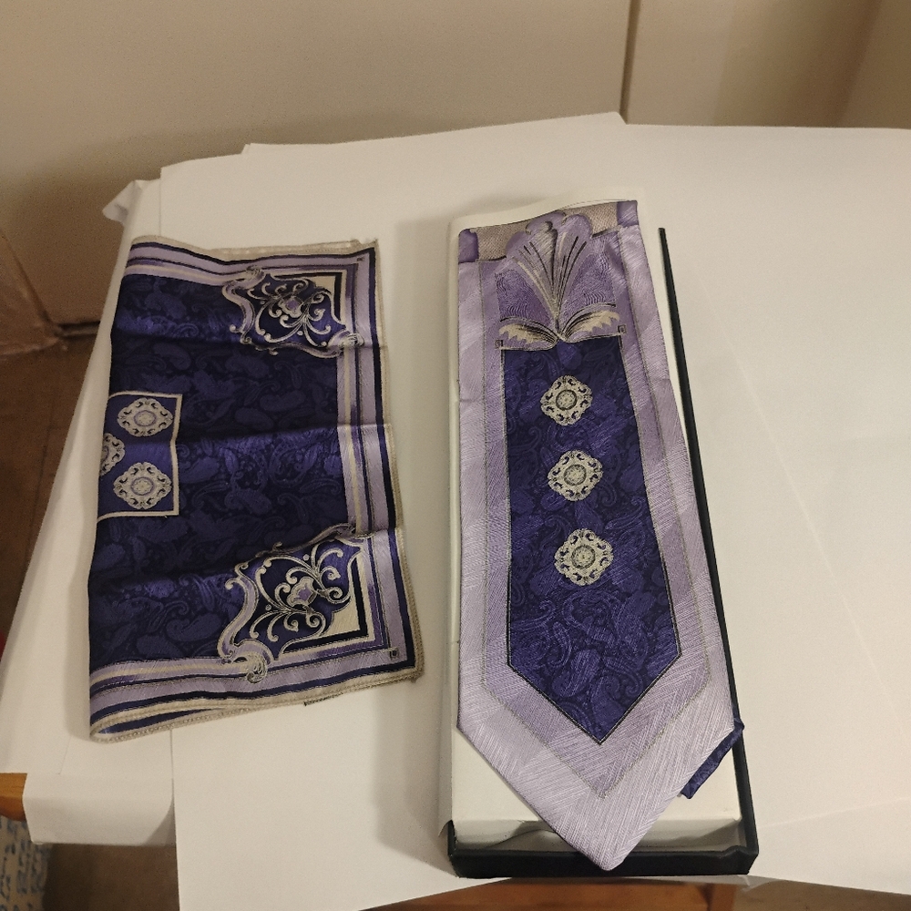 Enrico  Venturi  Men's Luxury Made In Italy Silk Tie and Handkerchief New